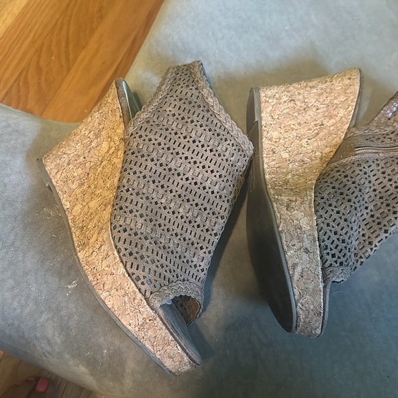 Fergalicious Sling back wedge- Great condition - Picture 2 of 3
